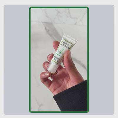 Video mit Erklärung zur Anwendung des TraumaPet Mundgels, Gel vorsichtig auf Zahnfleisch oder wunden Maulsbereich auftragen und ein- bis zweimal täglich wiederholen.