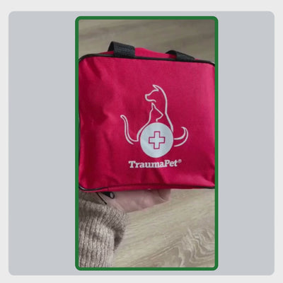 Video mit Erklärung zur Anwendung des TraumaPet Pflegesets. Die richtigen Werkzeuge auswählen, Wunden versorgen, Verbände anlegen und alles übersichtlich verstauen.